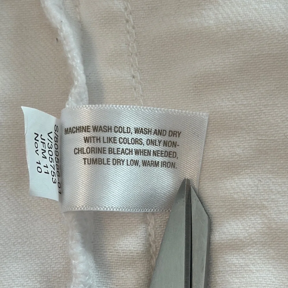 Old Navy White Jean Jacket Classic Denim Style - Picture 7 of 7